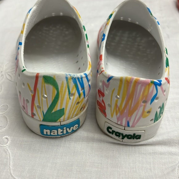 Native + Crayola Jefferson Scribble shoes size J1 - Picture 9 of 9